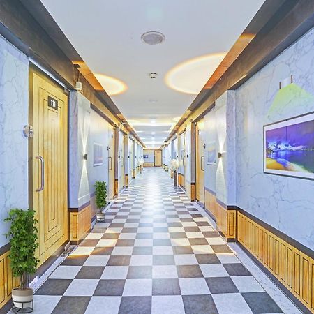Oyo Flagship 80905 Hotel The World 수라트 외부 사진