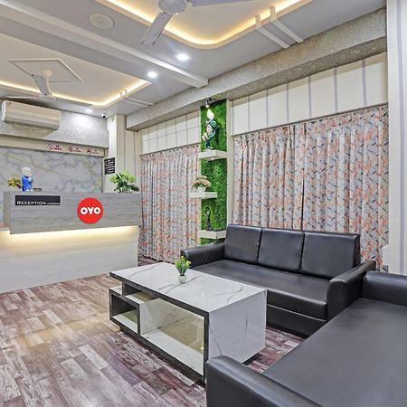 Oyo Flagship 80905 Hotel The World 수라트 외부 사진