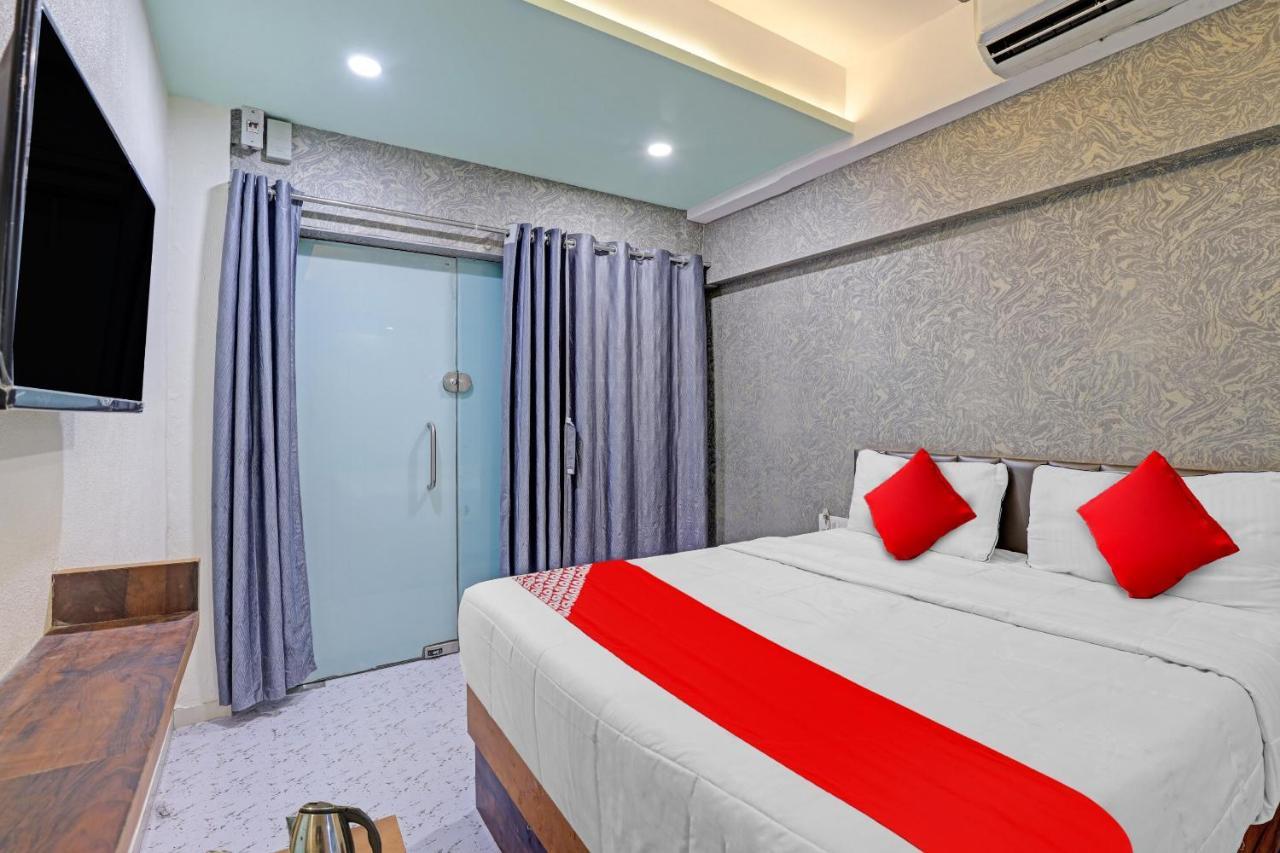 Oyo Flagship 80905 Hotel The World 수라트 외부 사진